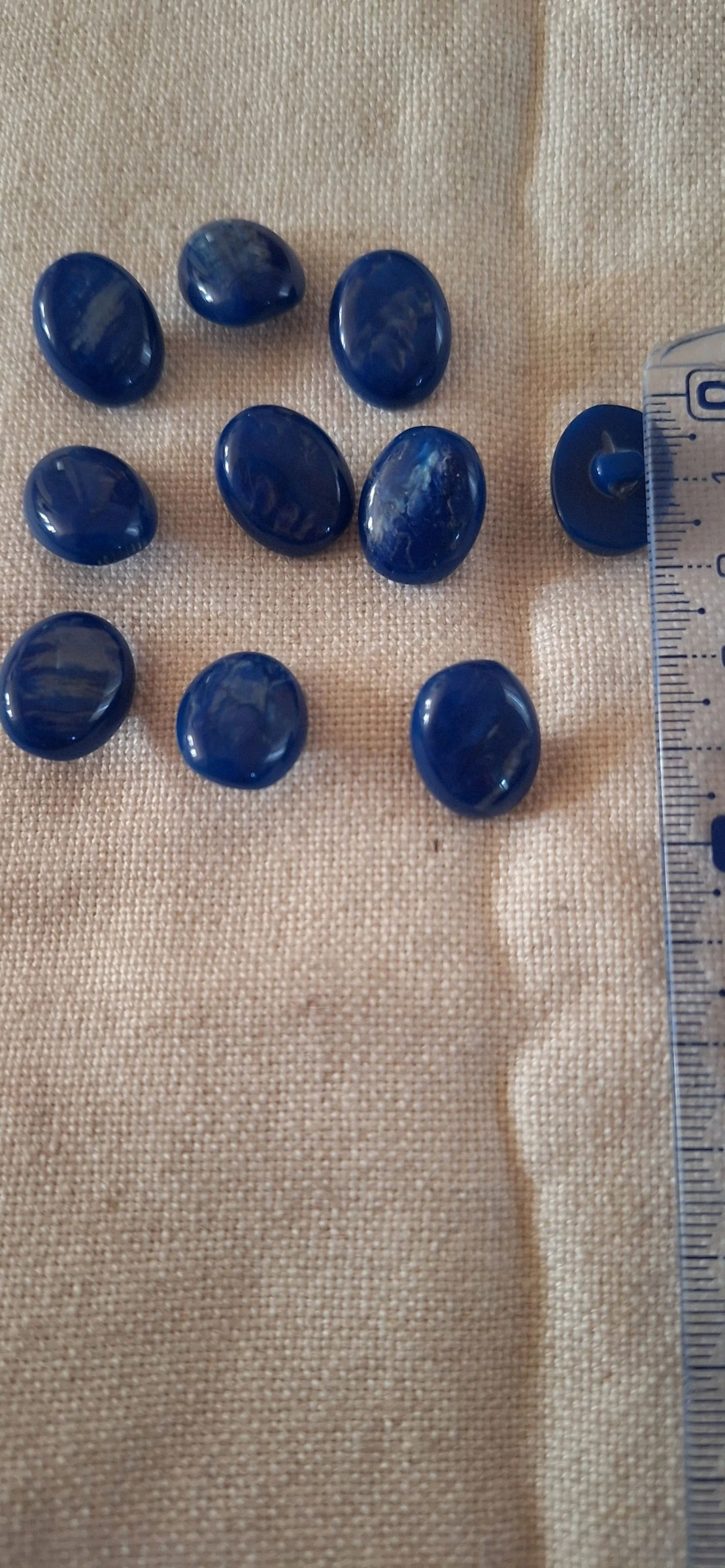 10 boutons 18 mm à coudre en résine bleu roi 